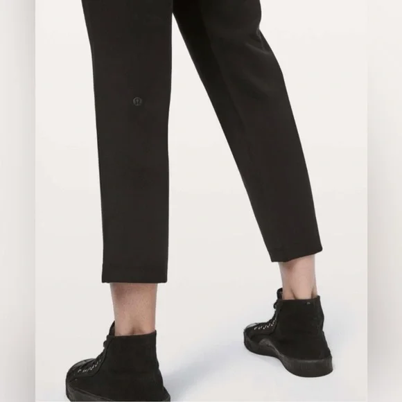 Lululemon On the Fly Pants Black Drawstring Size 2 Pockets Travel Work Neutral - Picture 5 of 10